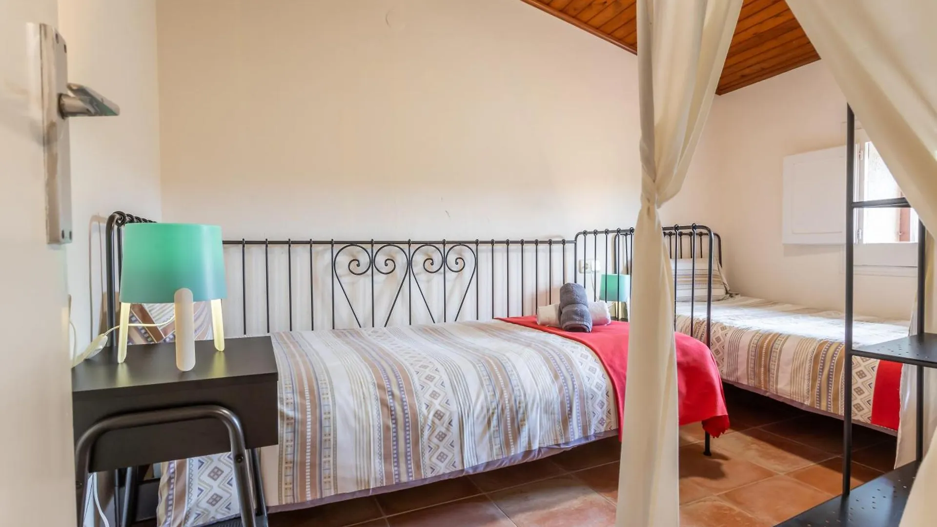 La Pahissa De Can Abras Casa Rural Girona 0*,