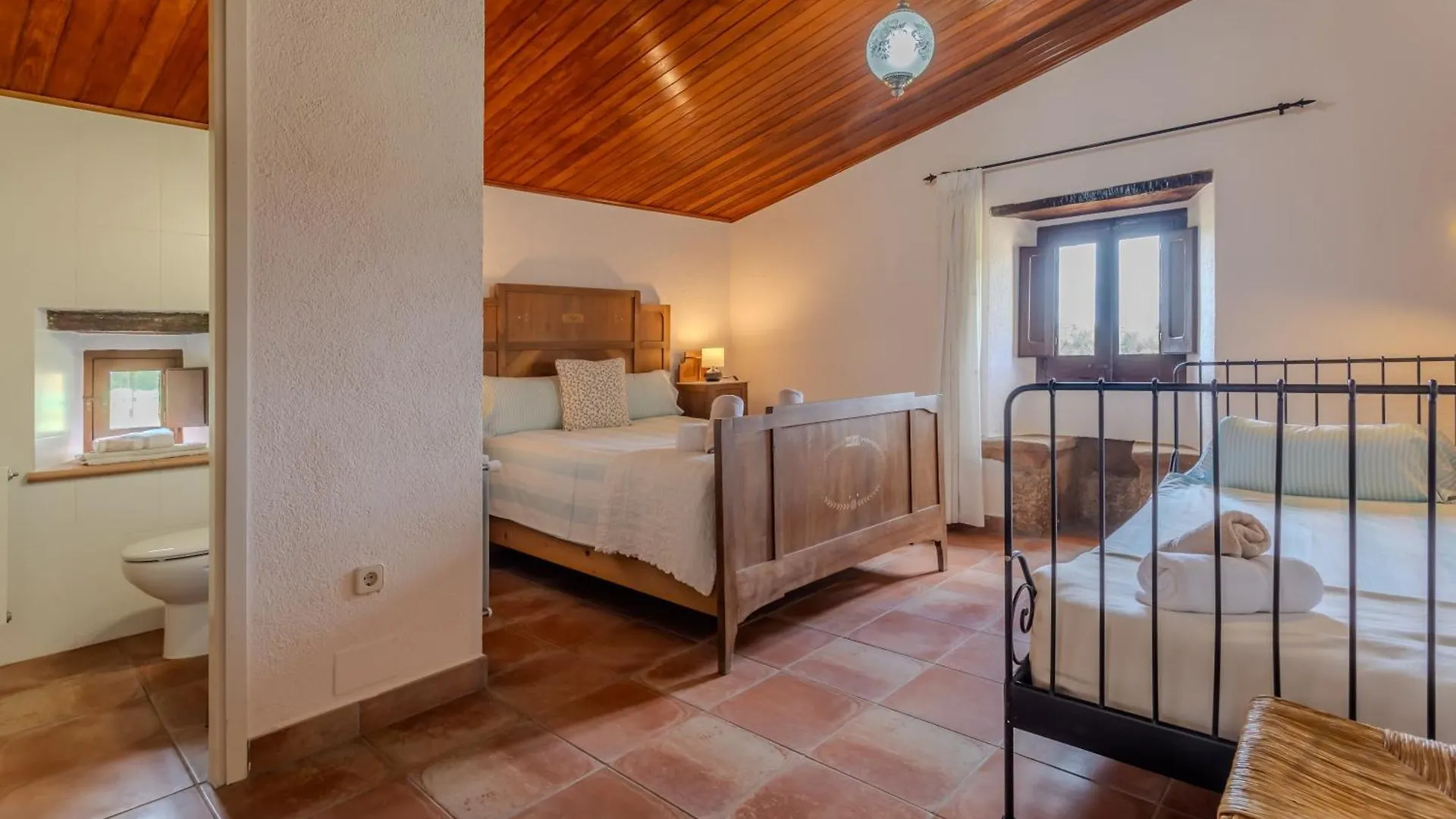 Villa La Pahissa De Can Abras Casa Rural Girona