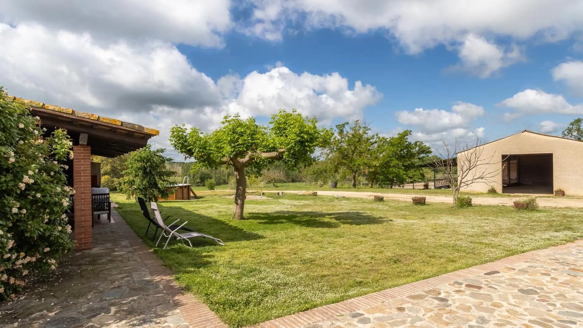 Villa La Pahissa De Can Abras Casa Rural Girona Spanien